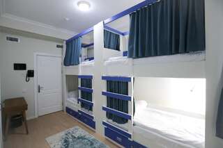 Хостелы Alfa Hotel & Hostel Баку Кровать в общем номере с 4 кроватями-2