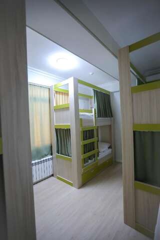 Хостелы Alfa Hotel & Hostel Баку Кровать в общем номере для женщин с 4 кроватями-1